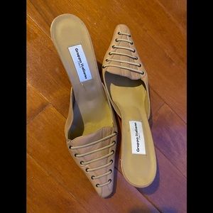 Italian Shoes by Grupo Italiano, 2 in kitten heels